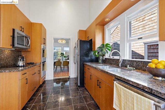 Image 15 of 32 For 4493 Montgomery St  6