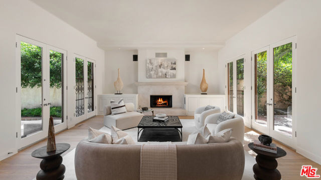 23349 Malibu Colony Road, Malibu CA: https://media.crmls.org/mediaz/e4846024-c2fa-4a21-8755-197dd889bac7.jpg