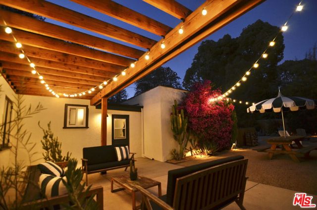 898 N Chester Avenue, Pasadena CA: https://media.crmls.org/mediaz/e4847870-16cb-4c4b-8705-cdeea27787ec.jpg