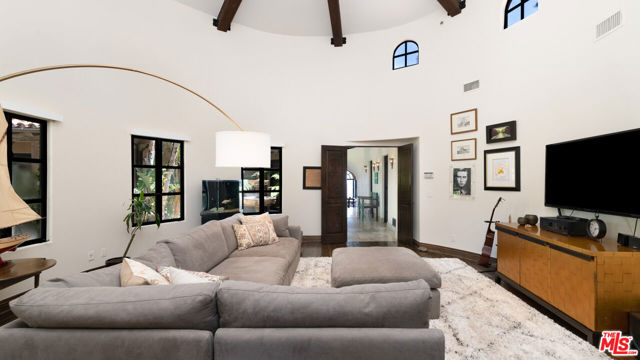 23806 Malibu Crest Drive, Malibu CA: https://media.crmls.org/mediaz/e485672b-a126-44b0-8f43-d3766860f375.jpg