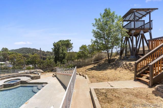2047 Via Del Torrie, Alpine CA: https://media.crmls.org/mediaz/e485ae04-3438-4395-8dce-9e62b424a612.jpg