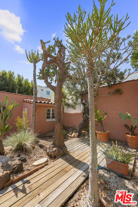 931 S Ogden Drive, Los Angeles CA: https://media.crmls.org/mediaz/e485c2fb-bd68-43d8-86aa-870713fecb8a.jpg