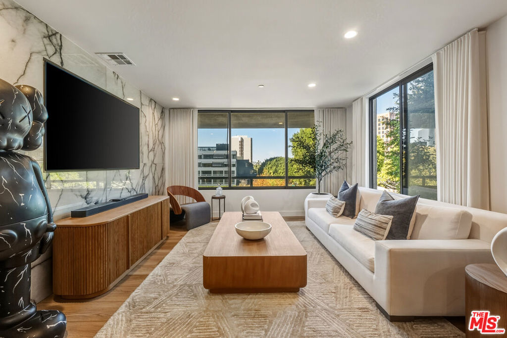 121 S Hope Street #334