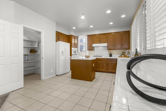32447 Pacific Grove Way, Union City CA: https://media.crmls.org/mediaz/e48618b9-1db3-4e50-b942-93c8b0e83d70.jpg