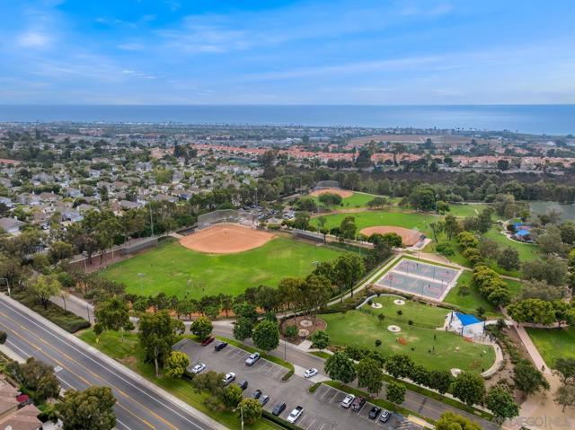 6585 Bluebonnet Dr, Carlsbad CA: https://media.crmls.org/mediaz/e4861fa4-10e7-4c17-8fac-c88ee5580765.jpg