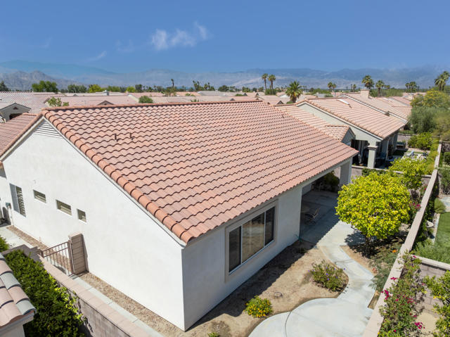 78664 Platinum Drive, Palm Desert CA: https://media.crmls.org/mediaz/e48624f8-d5c7-4ed8-a87d-99534b6d56de.jpg