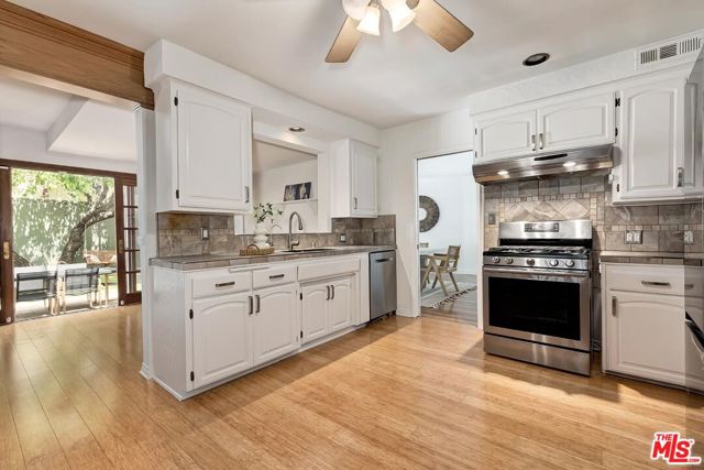 11205 Huntley Place, Culver City CA: https://media.crmls.org/mediaz/e48635ed-2e81-42f5-b165-2897ac02722f.jpg