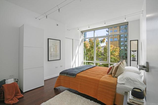 Image 17 of 28 For 425 Beech Street 521