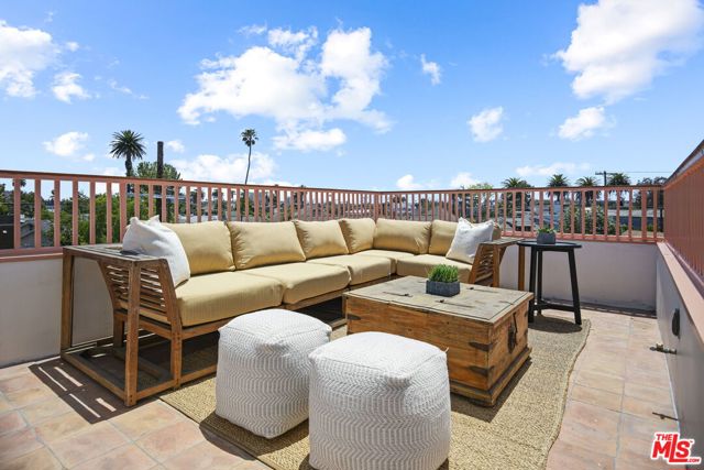 1210 Cabrillo Avenue, Venice CA: https://media.crmls.org/mediaz/e4864a7c-812e-405c-b49b-306c61d480a1.jpg