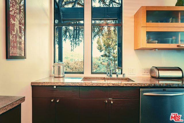 1 Colina Drive, Topanga CA: https://media.crmls.org/mediaz/e486504b-1e48-4cb4-95ea-66dcad667522.jpg
