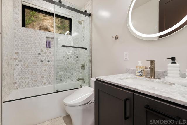 341 Hidden Pines Road, Del Mar CA: https://media.crmls.org/mediaz/e486ad3e-c0a7-4ba3-a103-d705c8e93130.jpg
