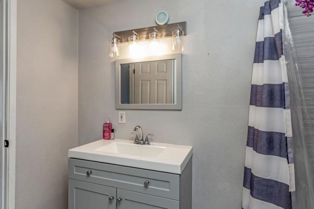 3320 Del Monte Boulevard, Marina CA: https://media.crmls.org/mediaz/e4872152-1fda-44da-a660-5cc8db6bdffc.jpg