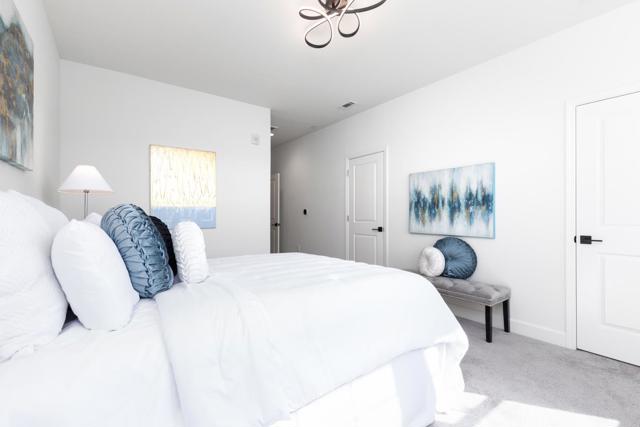 733 E Evelyn Avenue, Sunnyvale CA: https://media.crmls.org/mediaz/e4873a02-b43f-4143-a816-06c35c8a5401.jpg