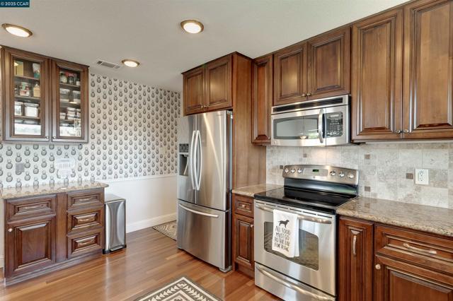 1349 Montana Dr, Concord CA: https://media.crmls.org/mediaz/e4877087-caa0-4a27-bbd9-07bd3ccc008b.jpg