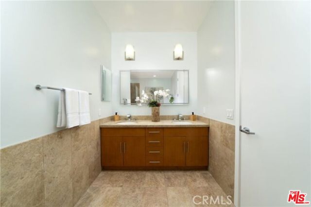 3223 W 6th Street, Los Angeles CA: https://media.crmls.org/mediaz/e488491d-cc89-4853-a5f3-16384a277e3a.jpg