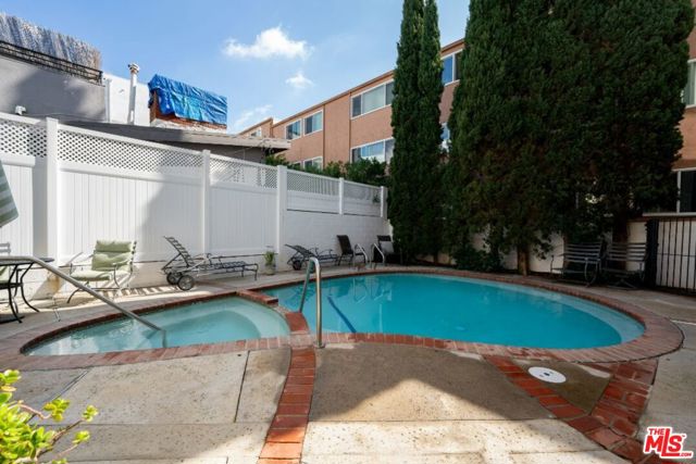 Image 10 of 16 For 530 Barrington Avenue 102