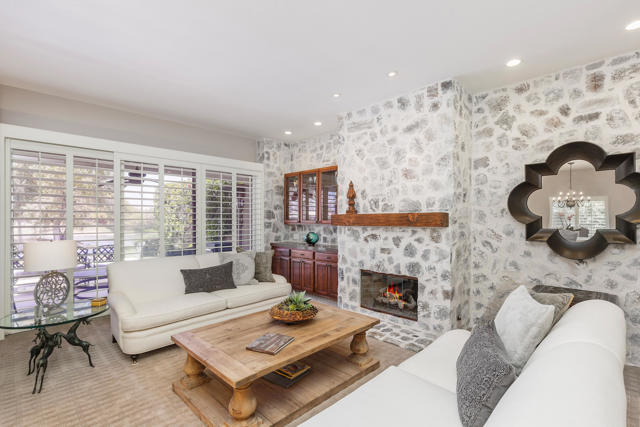 27 Oak Tree Drive, Rancho Mirage CA: https://media.crmls.org/mediaz/e48922c7-2928-4a99-ab9b-6fb0053692bb.jpg