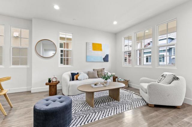 3718 Pyramid Way, Mountain View CA: https://media.crmls.org/mediaz/e48b5e05-16b1-4a5a-adac-84eef278b3c6.jpg