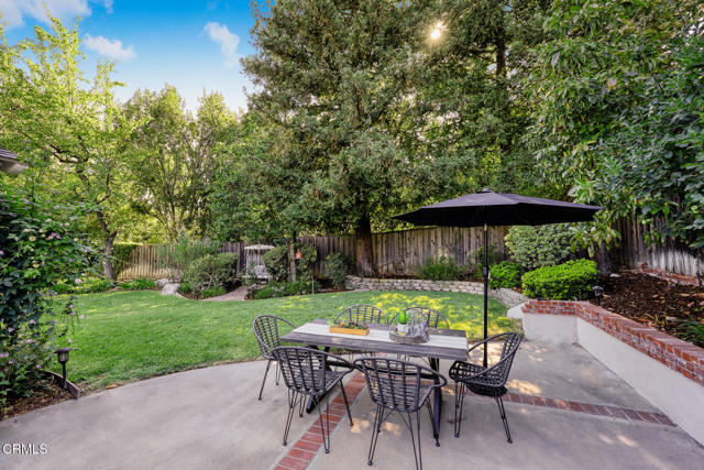 4929 Oakwood Avenue, La Canada Flintridge CA: https://media.crmls.org/mediaz/e48bae87-6fef-4a9b-b872-b03843f11100.jpg