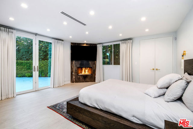 16601 Park Lane Circle, Los Angeles CA: https://media.crmls.org/mediaz/e48c52be-ba90-4c7c-9f9c-2c6b867722f5.jpg