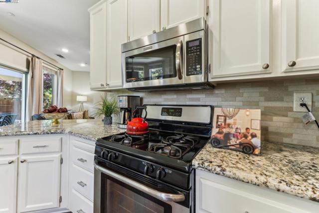 1159 Vintner Pl, Livermore CA: https://media.crmls.org/mediaz/e48cc8a1-b40b-464c-8aae-62063c42f37c.jpg