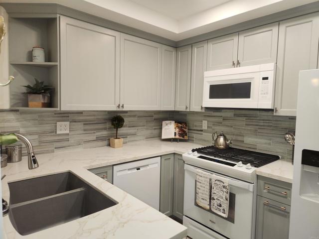 Detail Gallery Image 3 of 27 For 2926 Alwood Ct, Spring Valley,  CA 91978 - 2 Beds | 2 Baths