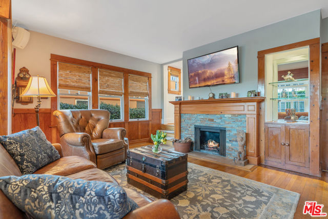 41 Vicente Terrace, Santa Monica CA: https://media.crmls.org/mediaz/e48d252c-907b-426f-b141-755ac8e7c8a9.jpg