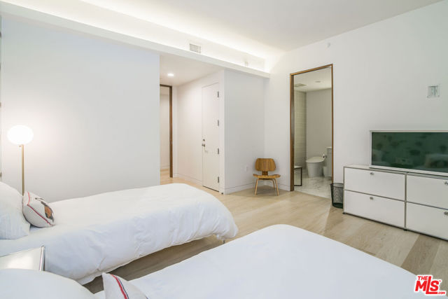 1 W Century Drive, Los Angeles CA: https://media.crmls.org/mediaz/e48da266-d5b1-4d26-96e2-d830586395f7.jpg