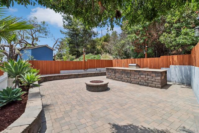 8560 Sunrise Ave, La Mesa CA: https://media.crmls.org/mediaz/e48db101-ff4d-41b0-bef1-d5c2ef654c9f.jpg