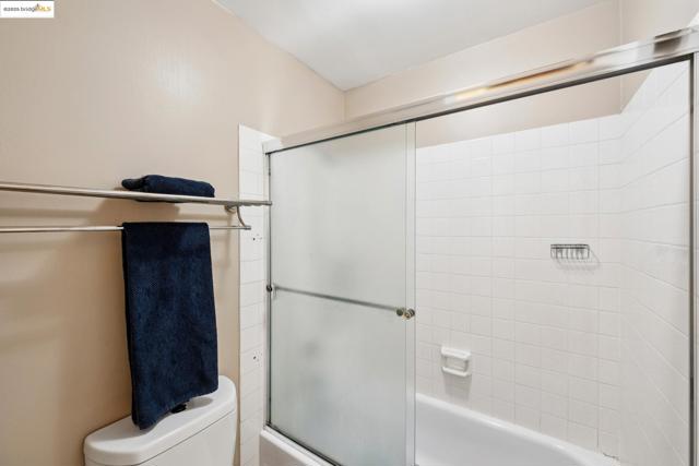 250 Whitmore St, Oakland CA: https://media.crmls.org/mediaz/e48dcefa-49e7-4846-a95b-1390ad17b070.jpg