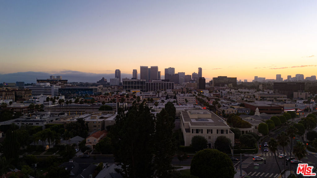 https://media.crmls.org/mediaz/e48dee27-f9a0-451b-b50d-469ccf3f0762.jpg?preset=X-Large
