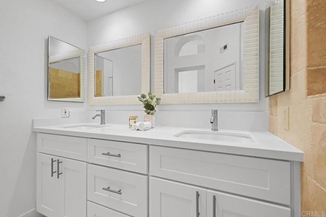 1642 Marbella Drive, Vista CA: https://media.crmls.org/mediaz/e48e2593-a579-4aab-884c-9248acd1d5a0.jpg