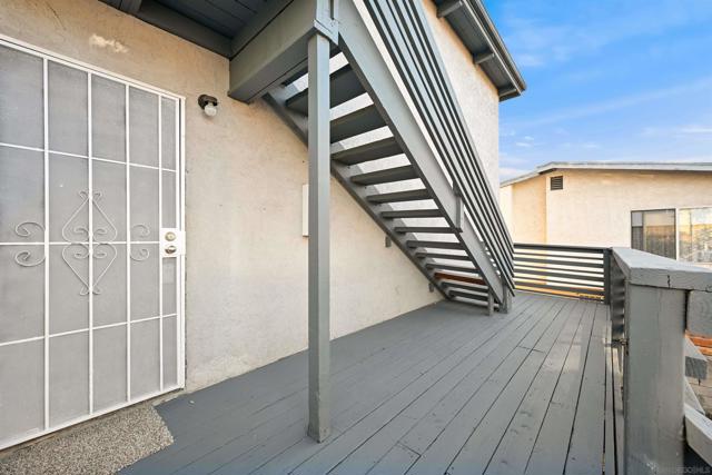 4204 06 Division St, San Diego CA: https://media.crmls.org/mediaz/e48e3bb8-6d0f-4dc7-9968-8a13eac31fb8.jpg