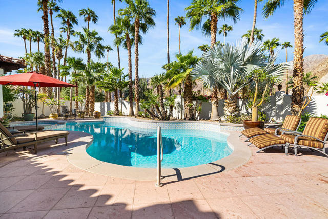 51230 Avenida Obregon, La Quinta CA: https://media.crmls.org/mediaz/e48ef1d5-3d4c-4169-a71c-cb37bf2f11df.jpg