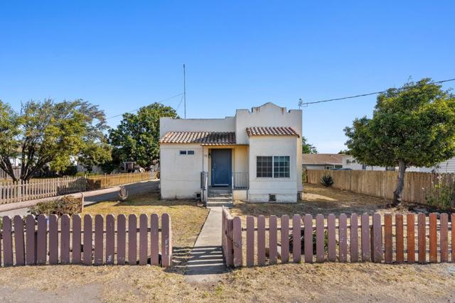 2022 Hitchcock Road, Salinas CA: https://media.crmls.org/mediaz/e48f1e00-5504-4afa-9867-6948b0a84e54.jpg