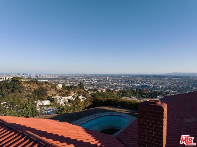 9323 Nightingale Drive, Los Angeles CA: https://media.crmls.org/mediaz/e48f910a-2147-4953-b94c-ed9676116b95.jpg