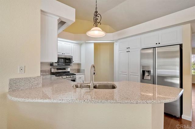 5251 Hubbert St, Oceanside CA: https://media.crmls.org/mediaz/e48fd511-3378-4d3f-9733-c9f404228e6c.jpg