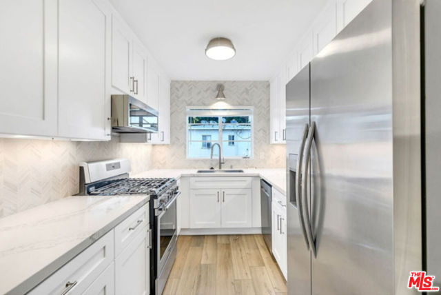 419 S Rexford Drive, Beverly Hills CA: https://media.crmls.org/mediaz/e48ffbaf-369e-48b7-b650-1a684e8cf4a6.jpg