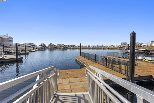 16 Grey Whale Place, Bethel Island CA: https://media.crmls.org/mediaz/e49051ff-9e13-439d-9f9a-47a1c352f448.jpg