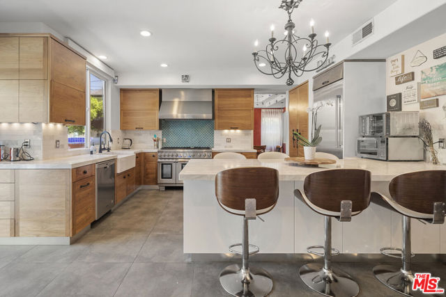 4544 Tobias Avenue, Sherman Oaks CA: https://media.crmls.org/mediaz/e49058fd-66b0-473c-ad19-c438bc9037fa.jpg
