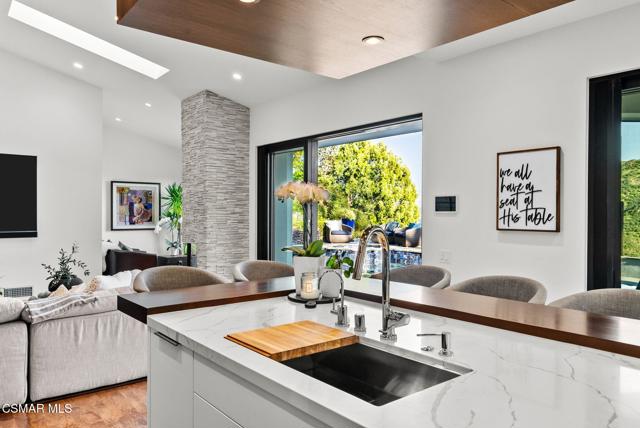 31460 Glenbridge Road, Westlake Village CA: https://media.crmls.org/mediaz/e490a12e-86c8-4730-8a99-ffe7b697b4d5.jpg