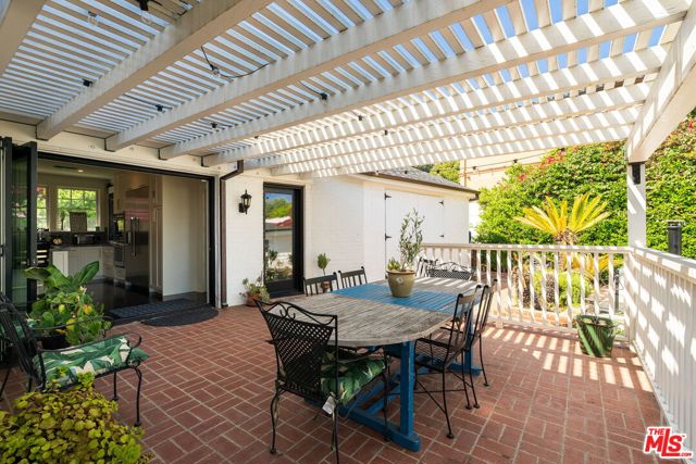 2324 N Vermont Avenue, Los Angeles CA: https://media.crmls.org/mediaz/e490b08d-375d-4136-9961-8bc416bc34e6.jpg