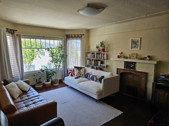 Image 4 of 18 For 1917 Mariposa Street