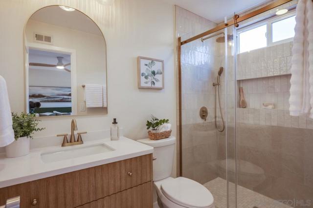 11384 Almazon St, San Diego CA: https://media.crmls.org/mediaz/e4922ee4-7d92-41aa-9203-86469539a477.jpg