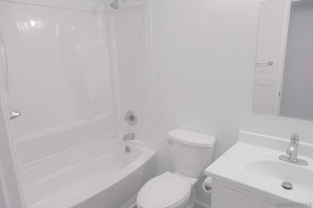 https://media.crmls.org/mediaz/e4926aae-3a00-4bdc-b2cb-989ffd189685.jpg?preset=X-Large