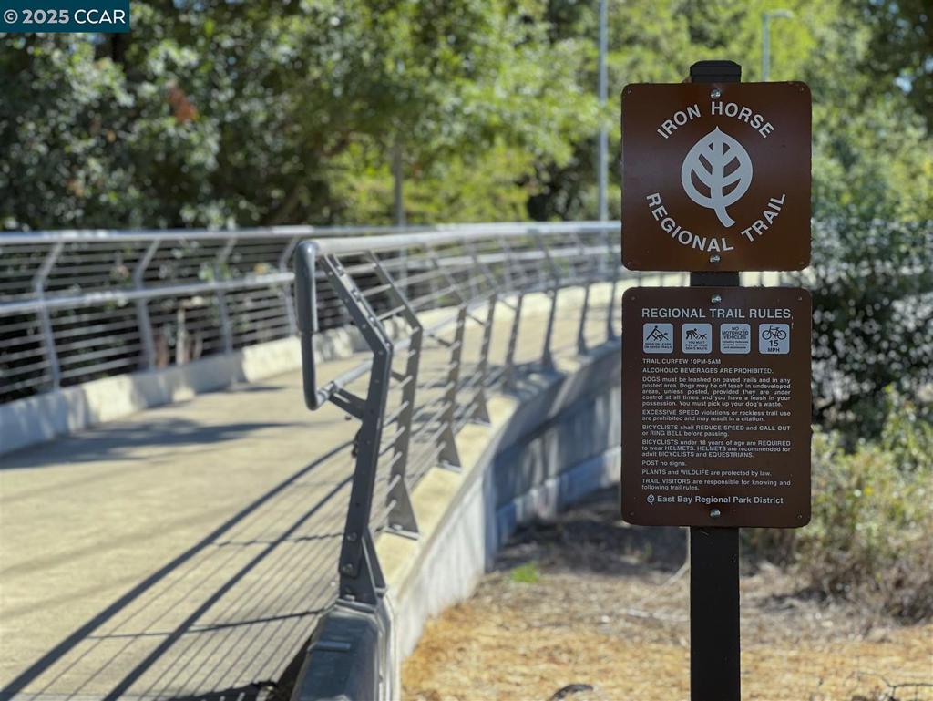 https://media.crmls.org/mediaz/e49270c0-e1ce-4e20-941f-841ff2d3a66a.jpg?preset=X-Large
