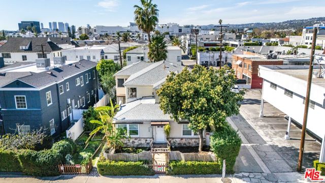 139 N Harper Avenue, Los Angeles CA: https://media.crmls.org/mediaz/e493446e-e572-47cc-8785-86e061989c1d.jpg