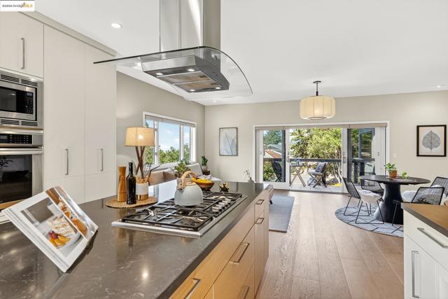 6330 Swainland Rd, Oakland CA: https://media.crmls.org/mediaz/e4936f99-f606-4cca-93c9-2c01356accbb.jpg