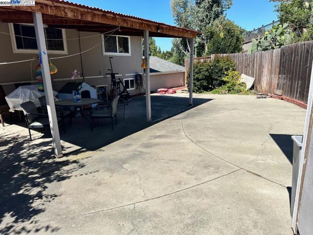 208 Appian Way, Union City CA: https://media.crmls.org/mediaz/e493cb15-9eaf-42ee-b2a0-41345c453eac.jpg