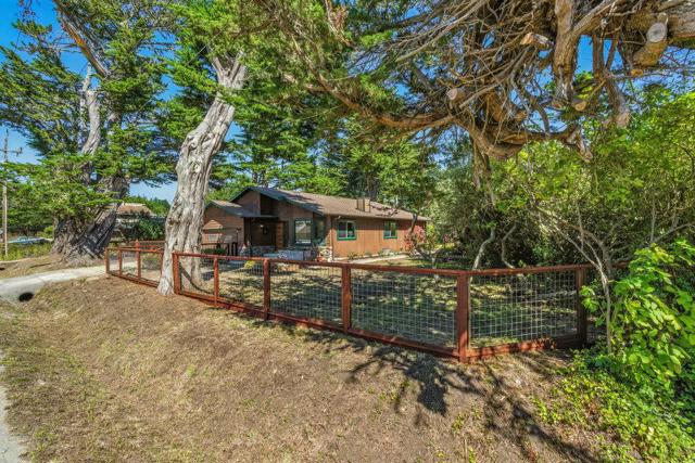 430 Marine Boulevard, Moss Beach CA: https://media.crmls.org/mediaz/e4947edf-22f8-4f1b-8da3-e6c90b2c3b30.jpg